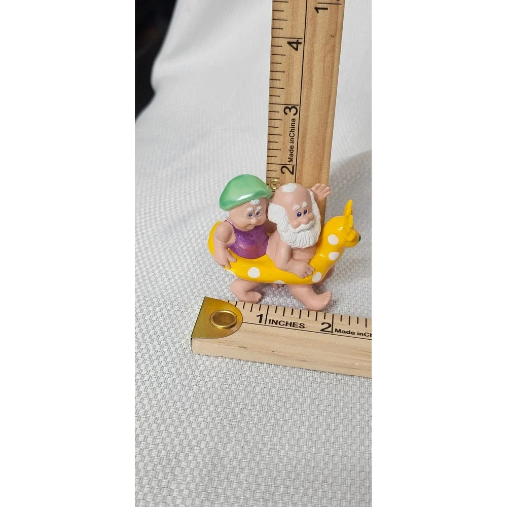 Hallmark Keepsake 1998 Santa Mrs Claus Summer Vacation Reindeer Float Ornament